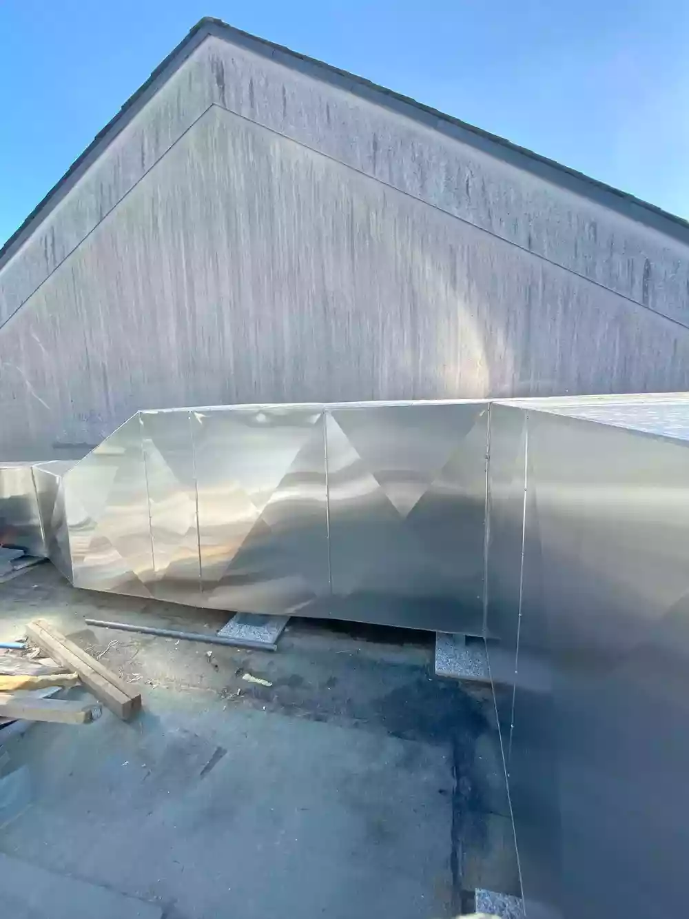 Revêtement Isoxal appliqué sur gaine — détail d'assemblage — Auditorium de Clamart