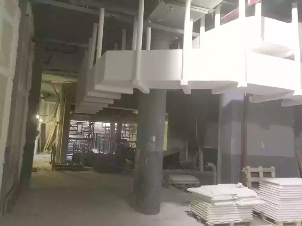 Installation d'une gaine désenfumage en staff — EOLE RER E