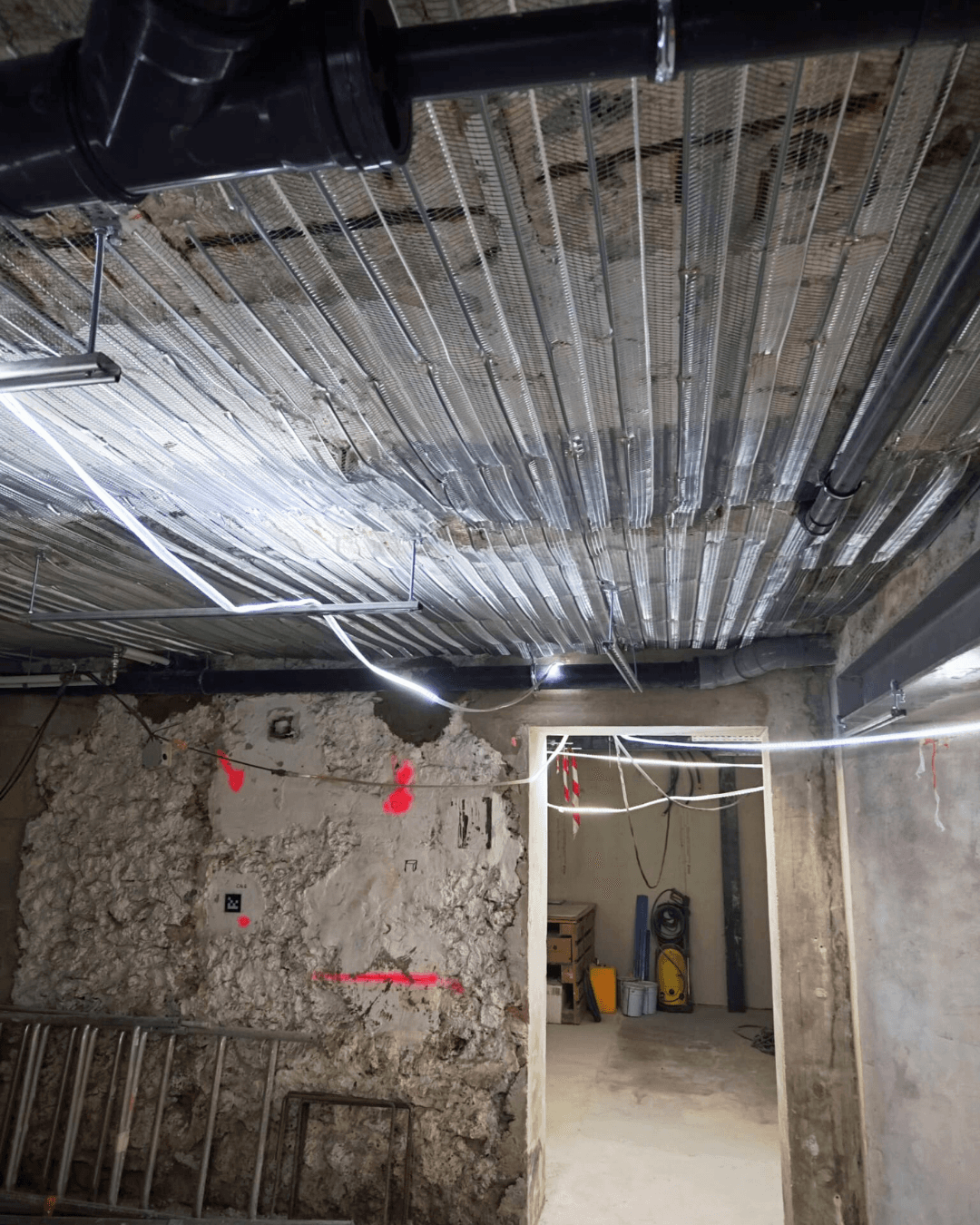 Detail du flocage coupe-feu Fibrofeu - Faubourg Saint-Martin