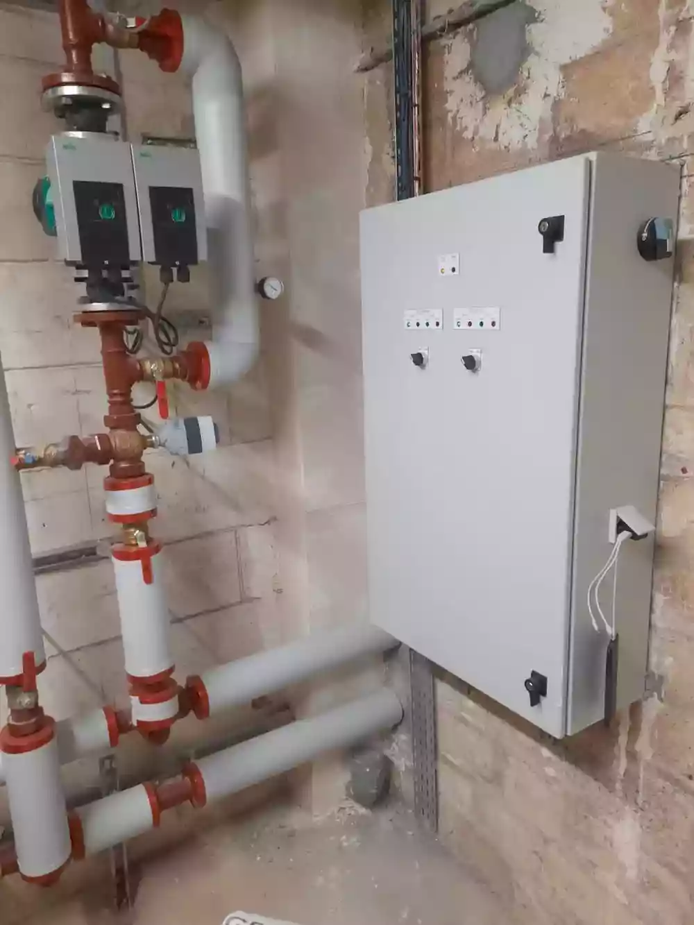 Tableau de contrôle de chaufferie isolé en PVC — Rue Saint-Maur, Paris