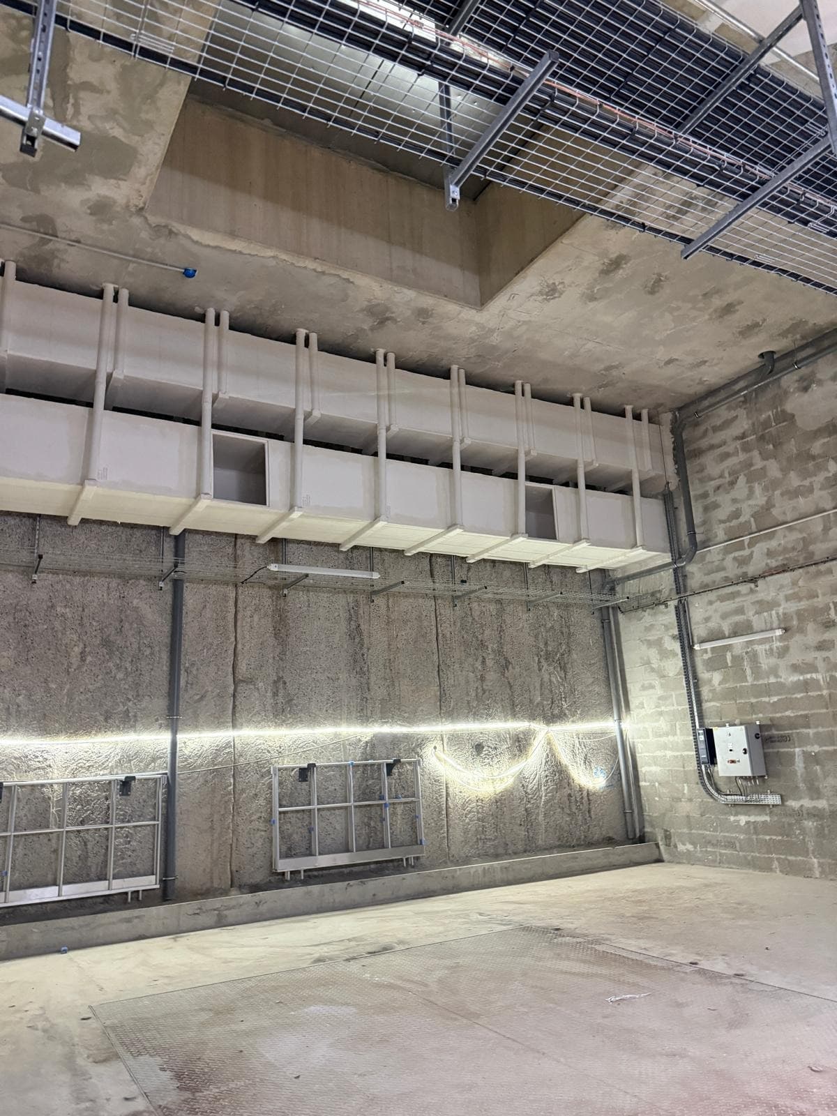 float-left Chantier de flocage coupe-feu sur la tour Pleyel