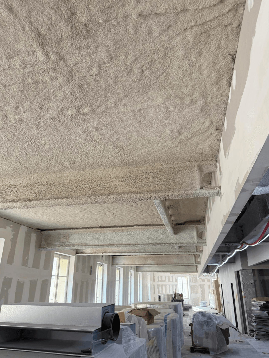 float-right Flocage thermique projete sur structure metallique par CS Isolation